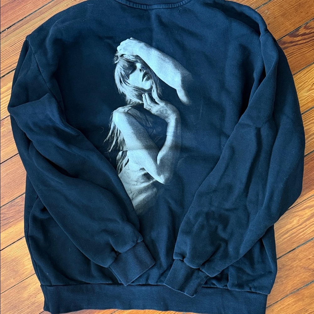 Taylor Swift sweatshirt - Picture 3 of 3